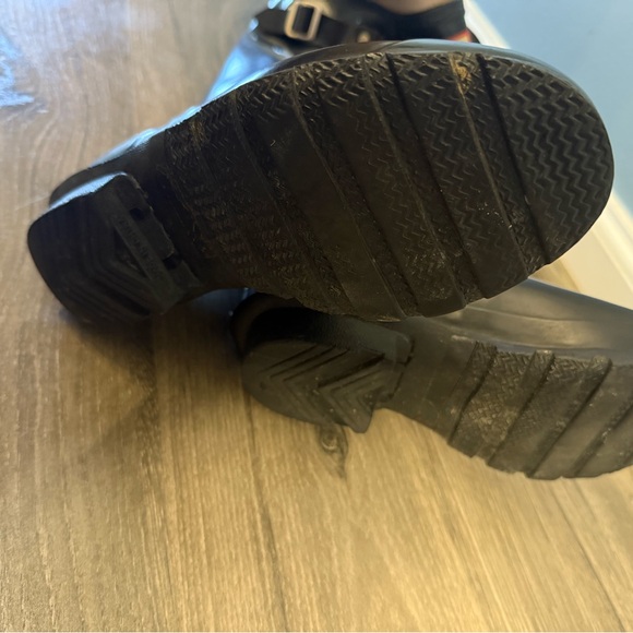 Hunter Classic Black Waterproof Boots - Picture 7 of 9